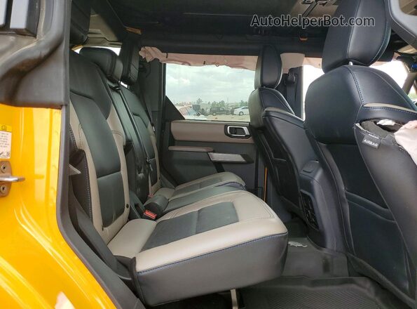 1FMEE5DPXNLA96572 2022 FORD BRONCO Yellow Widok wnętrza z tyłu