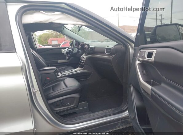1FMSK8DH0PGC16154 2023 FORD EXPLORER Silver Front interior view