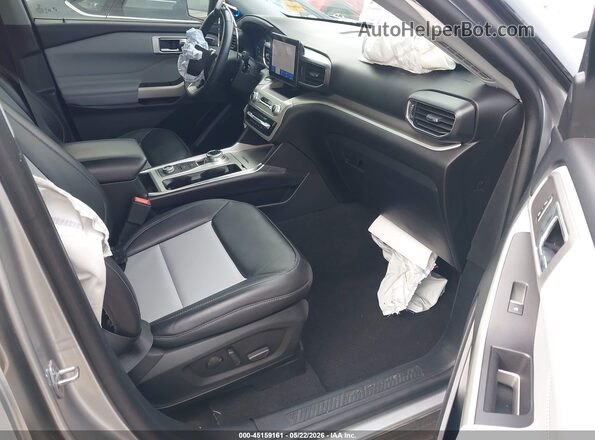 1FMSK8DH1NGA17773 2022 FORD EXPLORER Gray Vista interior delantera