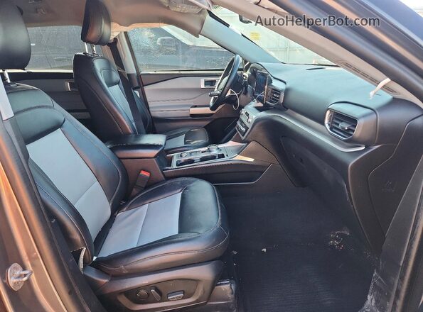 1FMSK8DH1NGC19948 2022 FORD EXPLORER Gray Vista interior delantera