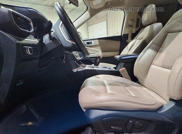 1FMSK8DH6MGA32283 2021 FORD EXPLORER Black Front interior view