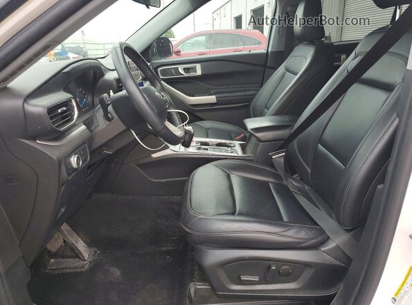 1FMSK8DHXNGA88986 2022 FORD EXPLORER White Front interior view
