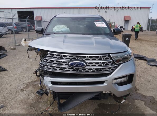 1FMSK8FH4NGA51168 2022 FORD EXPLORER Silver Widok wnętrza z tyłu