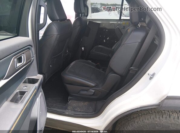 1FMUK8JHXTGA12999 2026 FORD EXPLORER White VIN კოდის სტიკერის ხედი