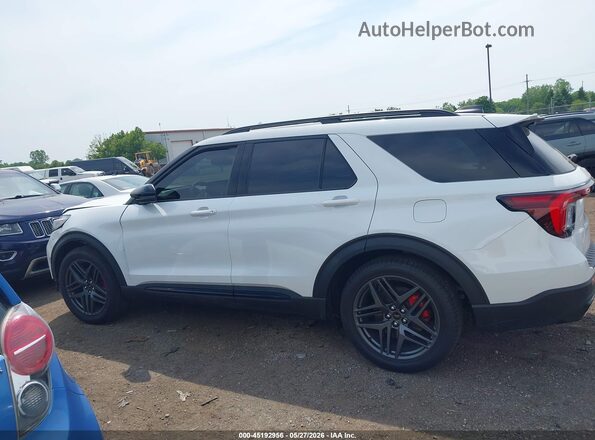 1FMWK8GCXTGA21335 2026 FORD EXPLORER White 360 interior view