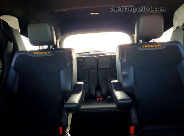 1FMWK8JC2TGA27767 2026 FORD EXPLORER White უკანა სავარძლების ხედი