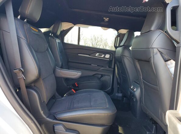 1FMWK8JC2TGA27767 2026 FORD EXPLORER White უკანა სალონის ხედი