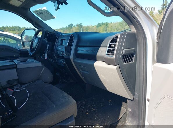 1FT7W2B6XHEC10369 2017 FORD F-250 Silver Front interior view