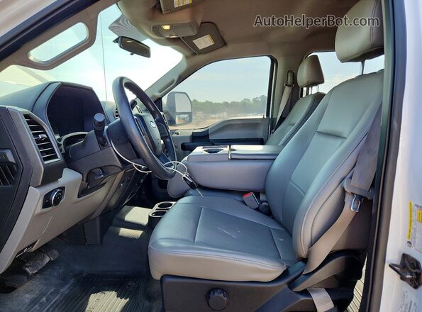 1FT7W2B6XJEB92378 2018 FORD F250 White Widok wnętrza z przodu