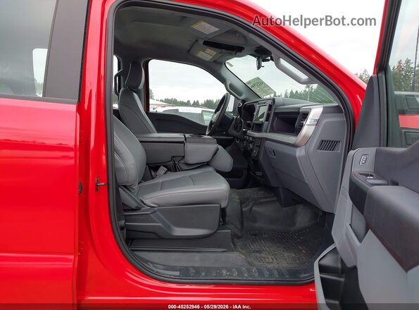 1FT7W2BA8TEC72799 2026 FORD F-250 Red Widok wnętrza z przodu