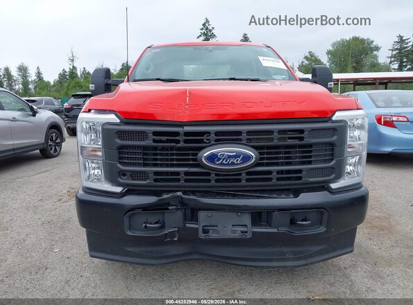 1FT7W2BA8TEC72799 2026 FORD F-250 Red Widok wnętrza z tyłu