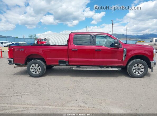 1FT7W2BN1REF81431 2024 FORD F-250 Red Widok wnętrza z tyłu
