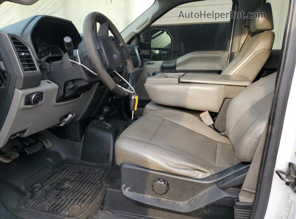 1FT7W2BT8HEC18668 2017 FORD F250 Белый Вид салона спереди