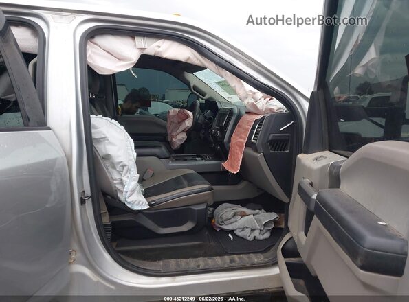 1FT7W2BT8HEE81808 2017 FORD F-250 Silver Front interior view