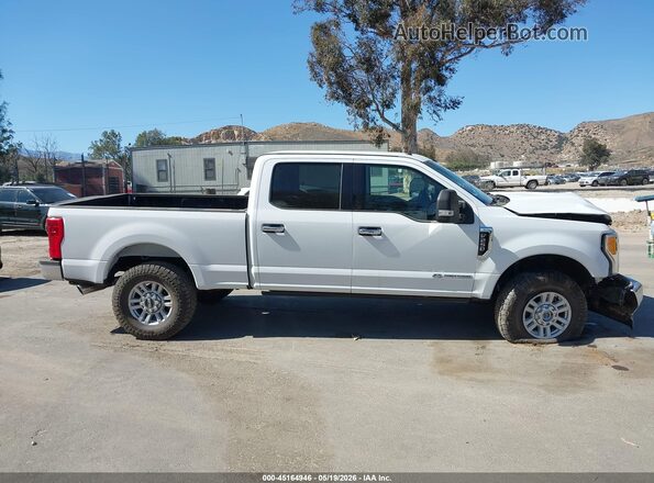 1FT7W2BT9HEF19479 2017 FORD F-250 Белый Вид задней части салона