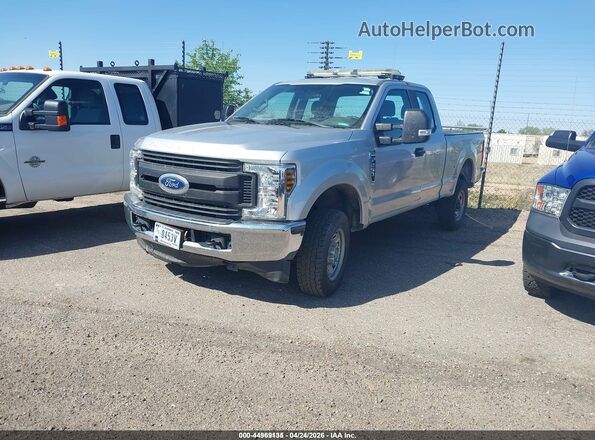 1FT7X2B67JEC22160 2018 FORD F-250 Серебряный Передняя левая четверть