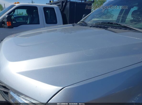 1FT7X2B67JEC22160 2018 FORD F-250 Серебряный Вид спереди