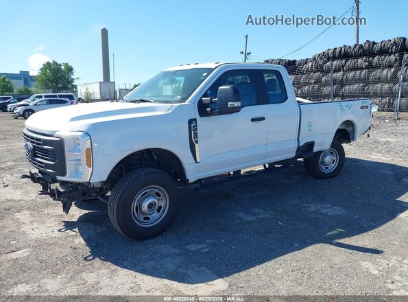 1FT7X2BA3SED56623 2025 FORD F-250 White წინა მარცხენა ხედი სამი მეოთხედიდან