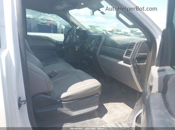 1FTBF2B65JEB49951 2018 FORD F-250 White Front interior view
