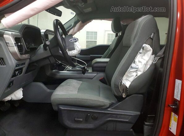 1FTEW1EP8PKE38294 2023 FORD F150 Red Vista interior delantera
