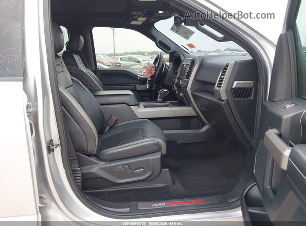 1FTFW1RG8HFC50397 2017 FORD F150 Серебряный Вид салона спереди