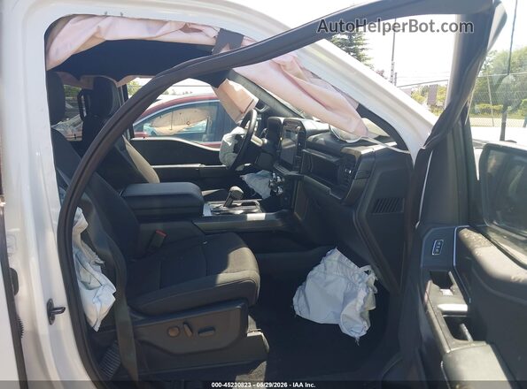 1FTFW3L56RKF38768 2024 FORD F150 White Widok wnętrza z przodu