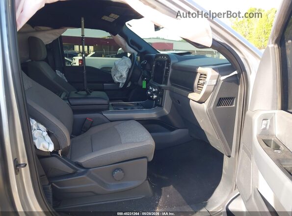 1FTFW3LD1RFA04772 2024 FORD F150 Silver Widok wnętrza z przodu