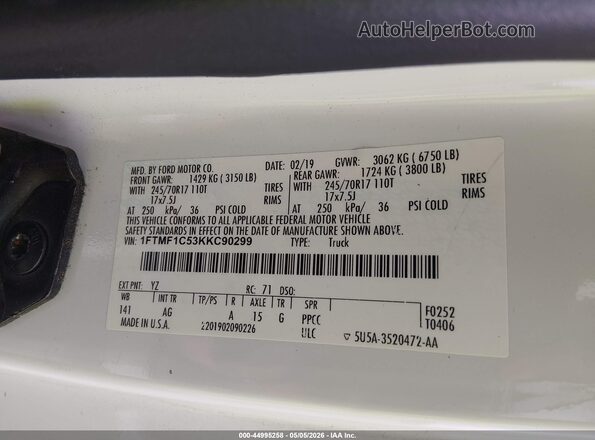 1FTMF1C53KKC90299 2019 FORD F150 White Vista del compartimento del motor