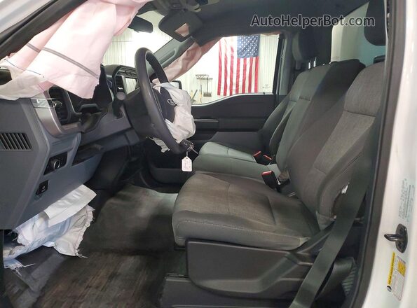 1FTMF1CB1PKE69390 2023 FORD F150 White Вид салону спереду