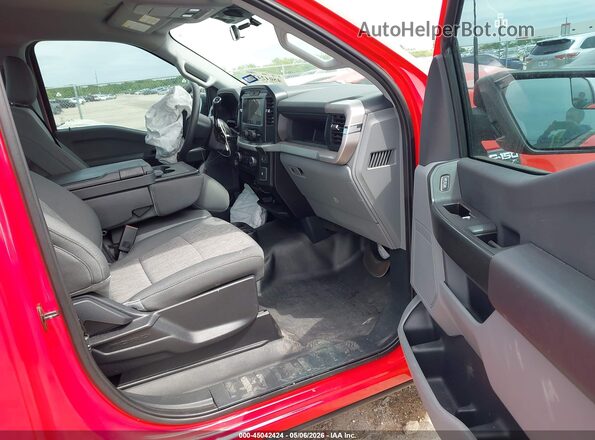 1FTMF1CB9PKE92254 2023 FORD F150 Red Вид салону спереду