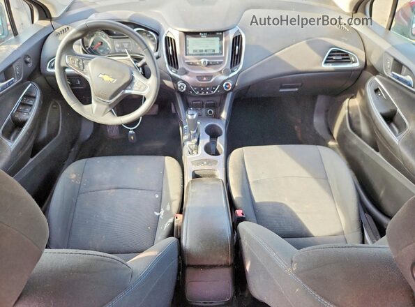 1G1BE5SM3H7134164 2017 CHEVROLET CRUZE Red Widok deski rozdzielczej