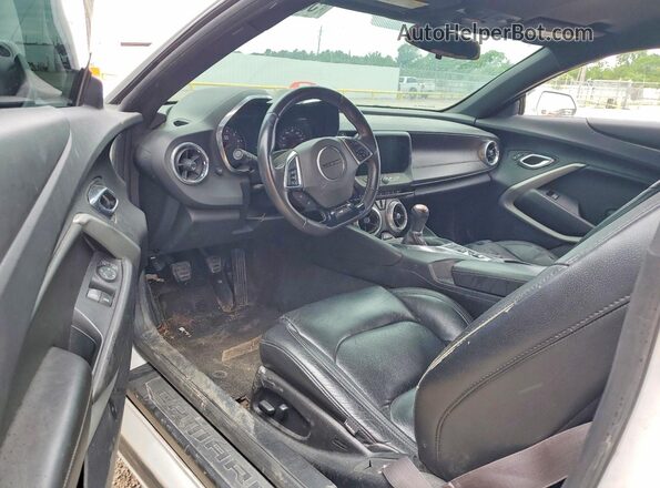 1G1FE1R70H0202276 2017 CHEVROLET CAMARO White Vista del salpicadero