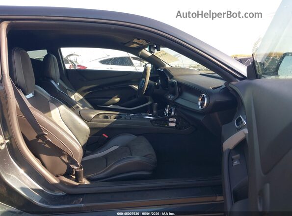 1G1FE1R71L0115592 2020 CHEVROLET CAMARO Blue Front interior view