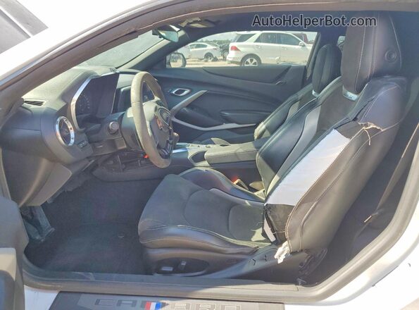 1G1FE1R7XK0149691 2019 CHEVROLET CAMARO Белый Вид салона спереди