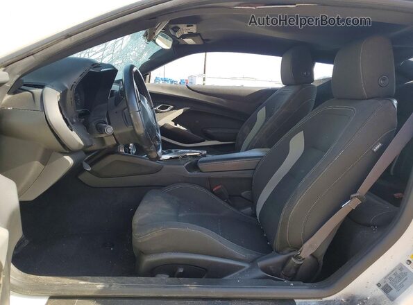 1G1FF1R76L0134927 2020 CHEVROLET CAMARO Белый Вид салона спереди