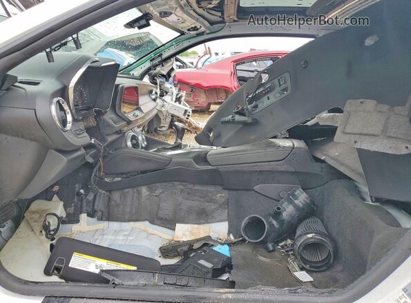 1G1FF1R78N0110261 2022 CHEVROLET CAMARO White Widok wnętrza z przodu