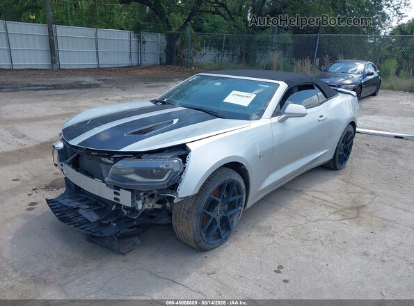 1G1FF3D70J0102586 2018 CHEVROLET CAMARO Silver Vista tres cuartos delantera izquierda