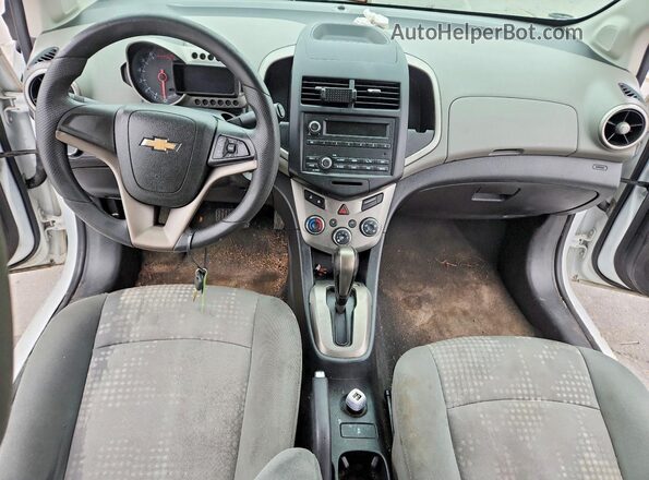 1G1JA6SH2G4170640 2016 CHEVROLET SONIC White Vista del salpicadero