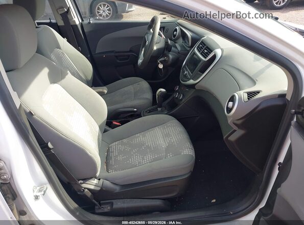 1G1JB5SH9J4123054 2018 CHEVROLET SONIC White Widok wnętrza z przodu