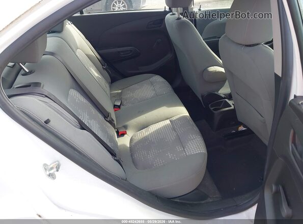 1G1JB5SH9J4123054 2018 CHEVROLET SONIC White Widok tylnych siedzeń