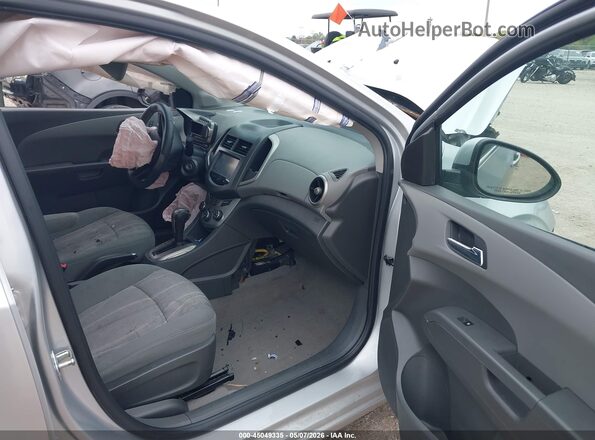 1G1JC5SH0G4123563 2016 CHEVROLET SONIC Silver Widok wnętrza z przodu