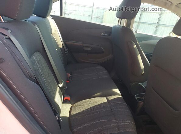 1G1JC5SH7G4122149 2016 CHEVROLET SONIC White Հետևի նստատեղերի տեսք