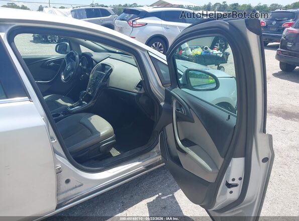 1G4PR5SK8H4100718 2017 BUICK VERANO Silver წინა სალონის ხედი