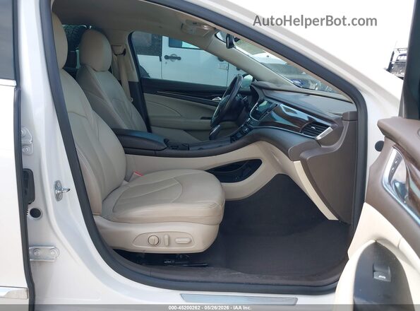 1G4ZP5SS6KU125879 2019 BUICK LACROSSE White Vista interior delantera