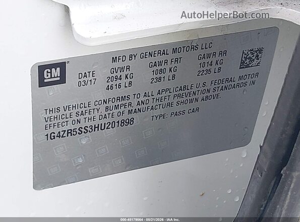 1G4ZR5SS3HU201898 2017 BUICK LACROSSE White Vista del compartimento del motor