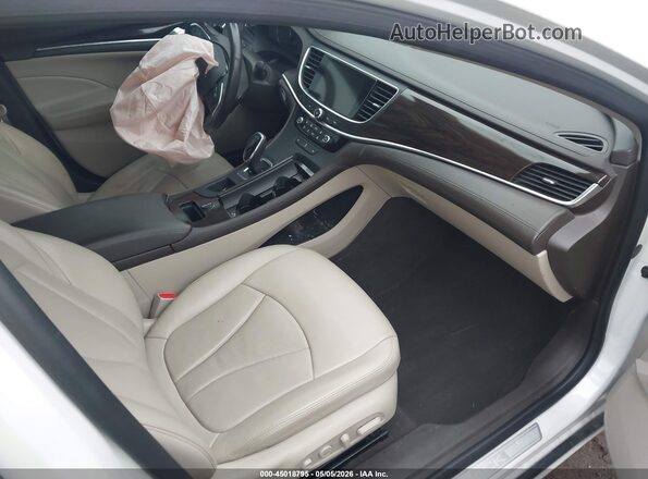 1G4ZS5SS9JU110581 2018 BUICK LACROSSE Белый Вид салона спереди