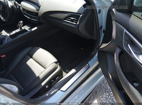 1G6DR5RW7T0107033 2026 CADILLAC CT5 Light Blue Вид салона спереди