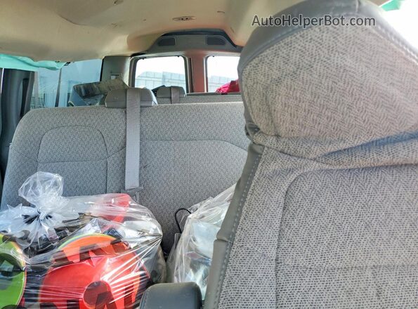 1GAWGEFP9S1263133 2025 CHEVROLET EXPRESS White Widok tylnych siedzeń