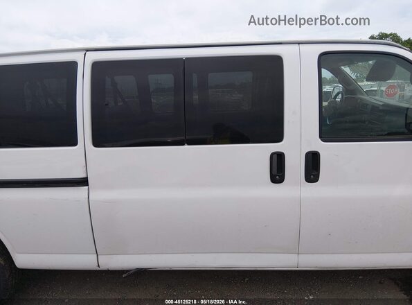 1GAZGNFP2N1267901 2022 CHEVROLET EXPRESS Белый Вид наклейки с VIN-кодом