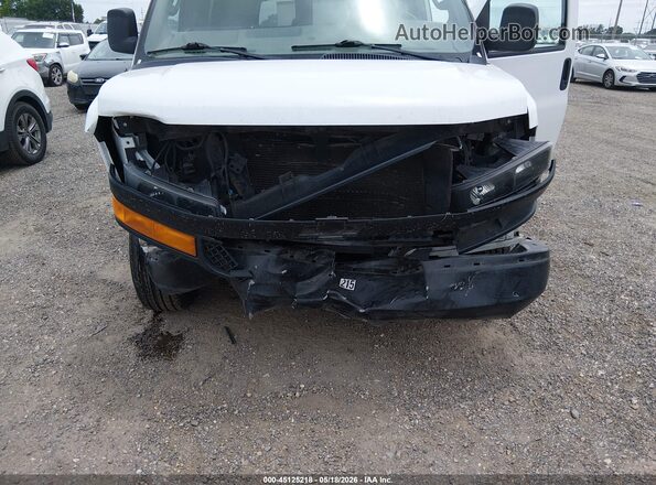 1GAZGNFP2N1267901 2022 CHEVROLET EXPRESS Белый Вид спереди